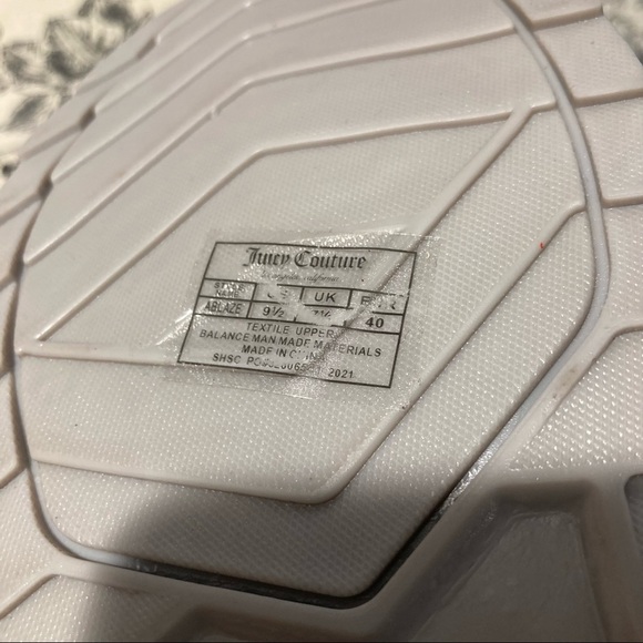 JUICY COUTURE Sz 9.5 White and Silver Rhinestone Pull On Knit Top  Chunky Shoes - Picture 6 of 9